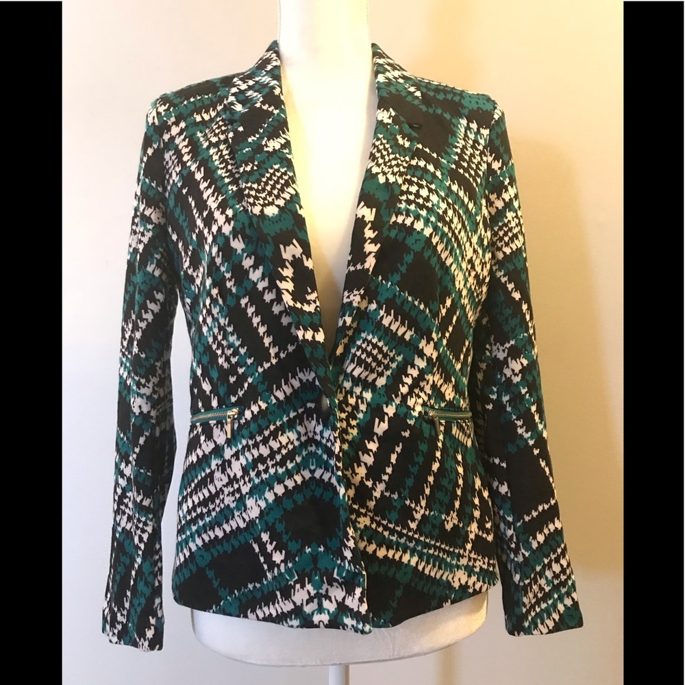 Comfy and professional structured knit blazer.
